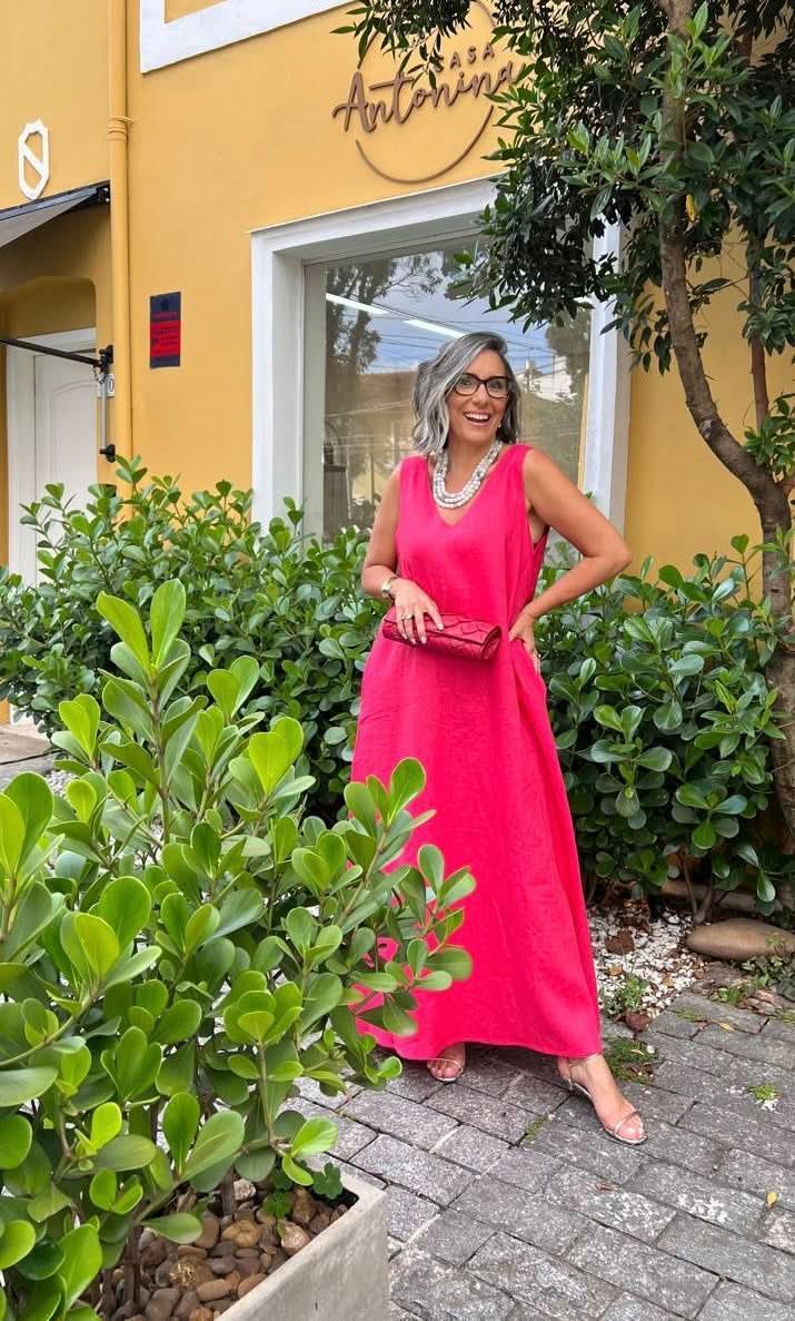 Kleid Paula Kirschrot – Gartenlook lächelnd