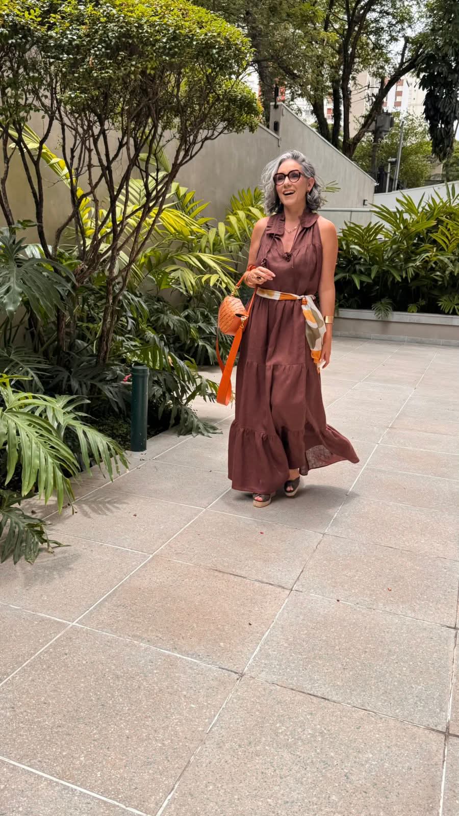 Kleid Santa Fé Leinen – Look mit Schal und Tasche