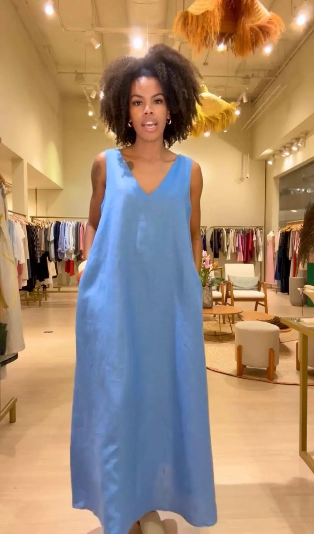 Kleid Paula Blau – Look im Laden