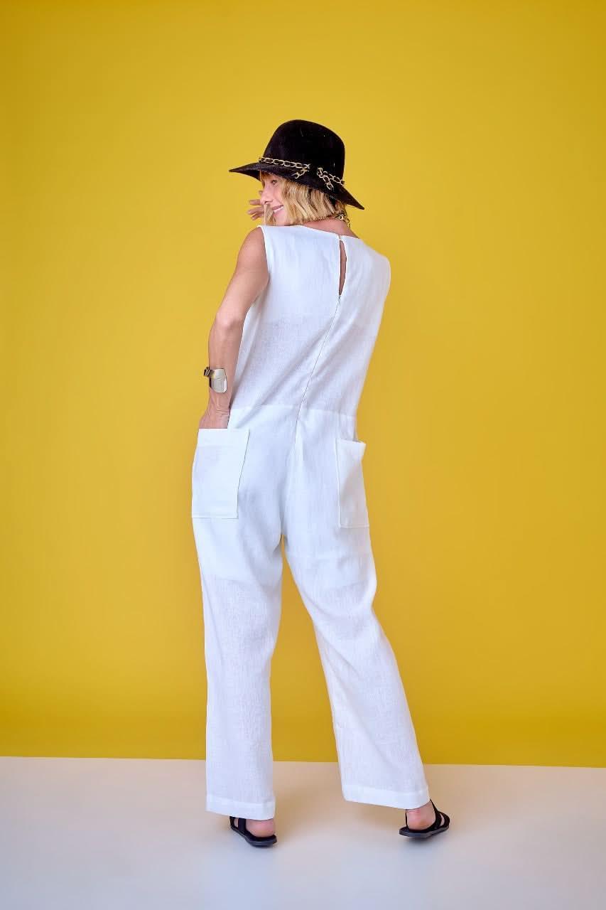 Worker-Overall Off-White – Look gelber Hintergrund