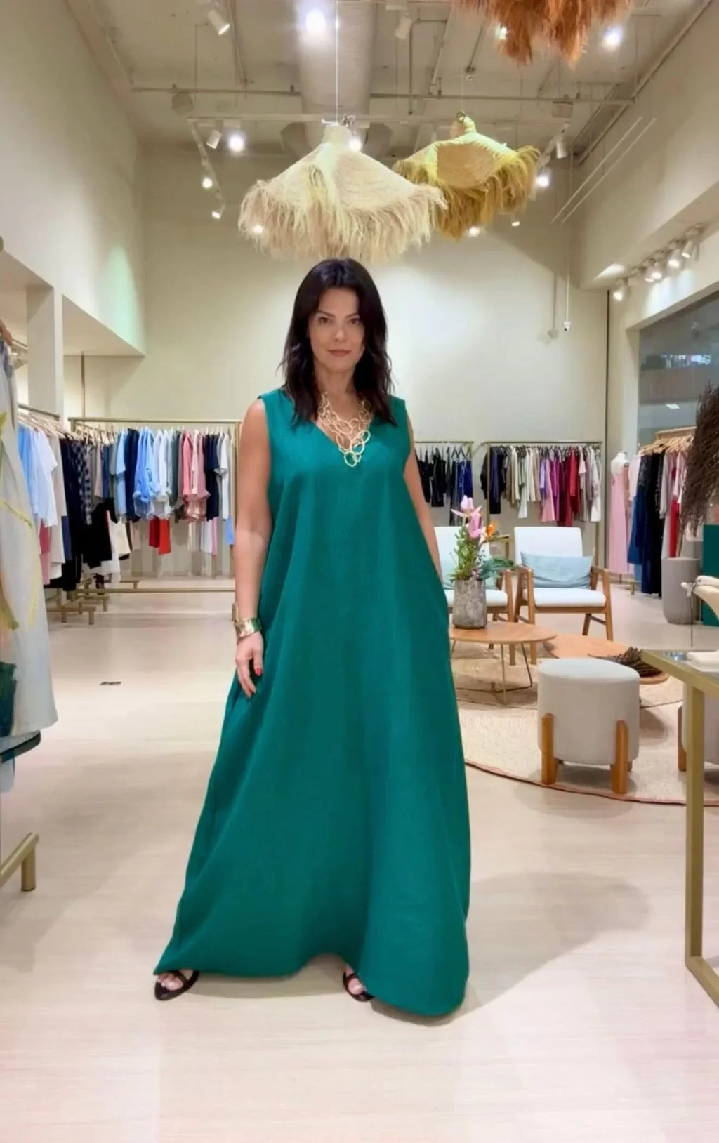 Kleid Paula Smaragdgrün – Look im Laden