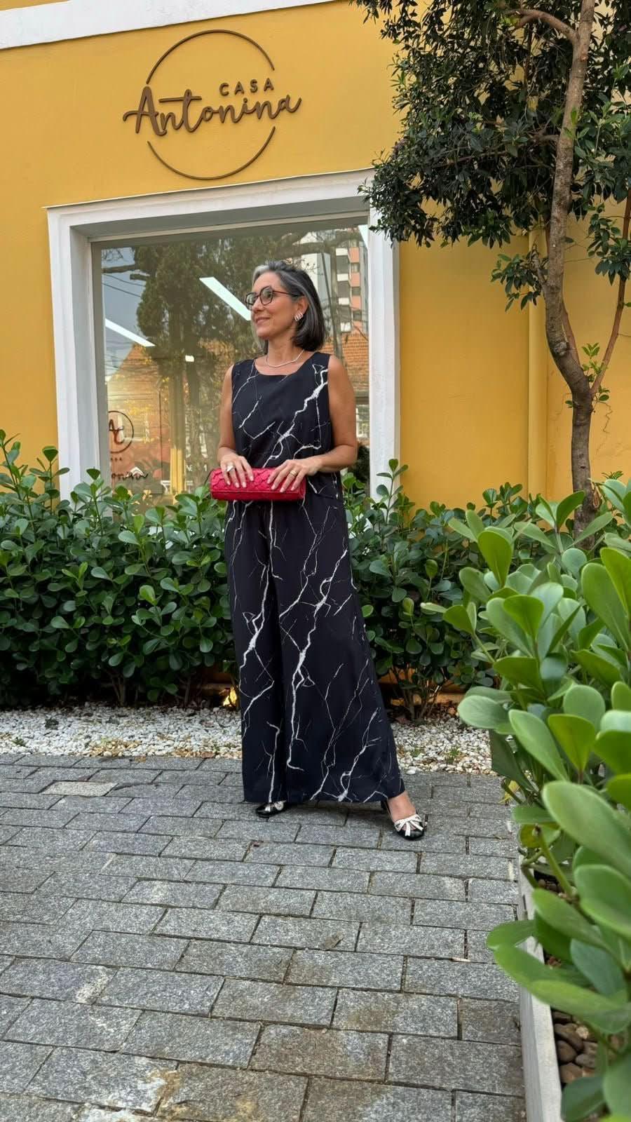 Ensemble Carrara Nero – Look gelbe Fassade
