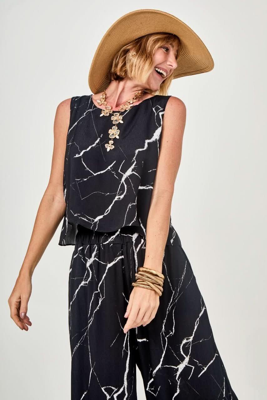 Ensemble Carrara Nero – Look mit Hut