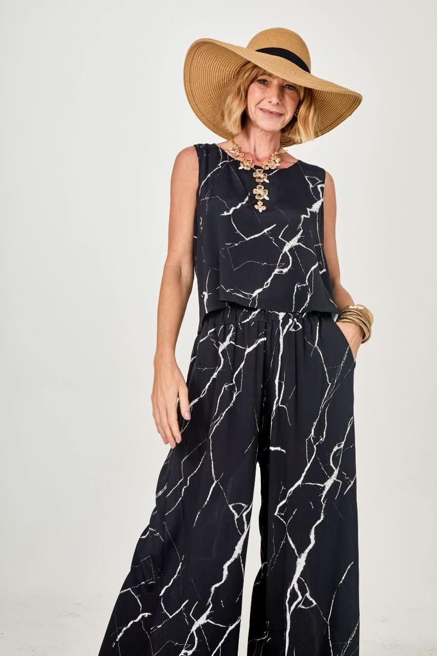 Ensemble Carrara Nero – Look mit Strohhut