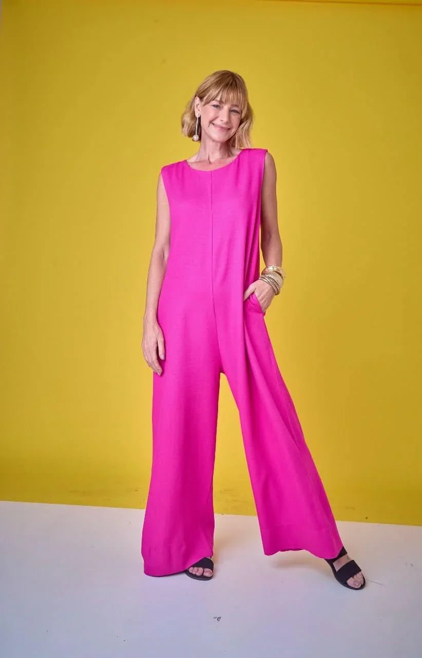 Overall Garavani Pink – Look vorne gelb